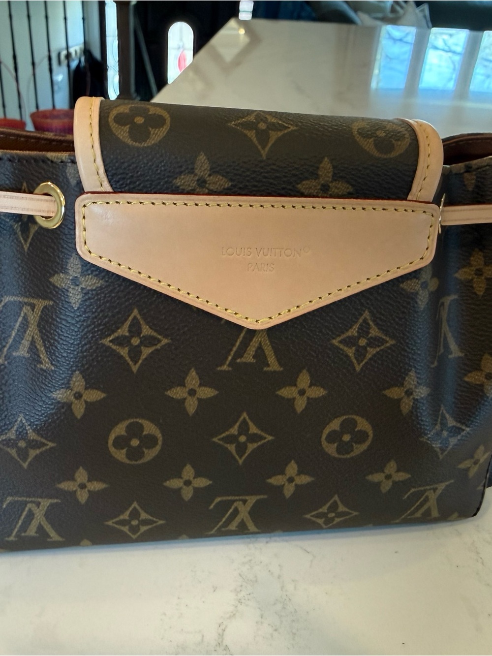 Louis Vuitton Brown Monogram Drawstring Crossbody with Tan Trim - Picture 4 of 15
